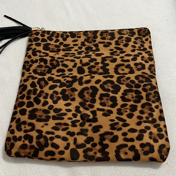 Sole Society Leopard Print Foldover Clutch w/ Tassel Mob Wife Night Out - Picture 6 of 12